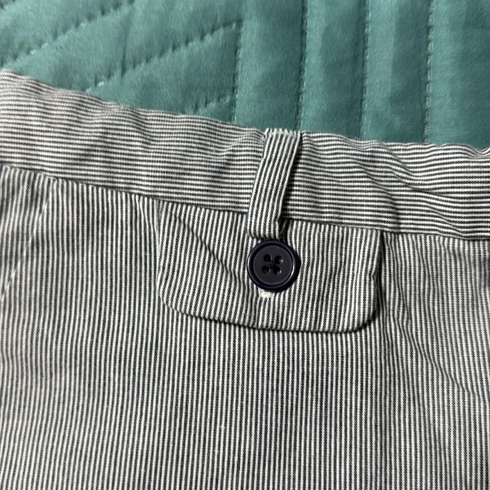 Old Navy Mid Rise Pinstriped 3-inch Shorts Size: 10